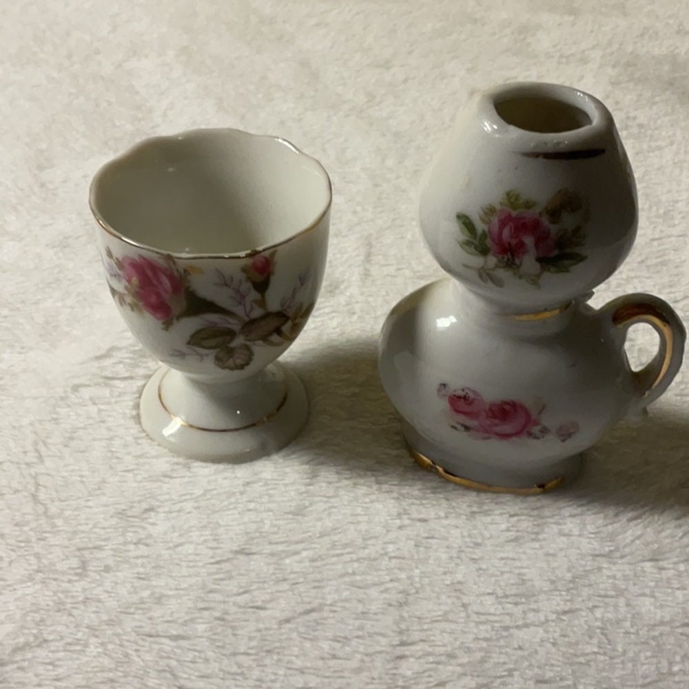 Pink Roses and White Accent Vases Collectables